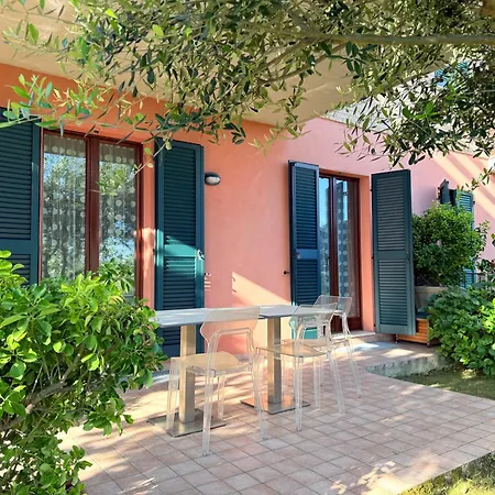 C018 - Camerano, Trilocale Con Giardino E Parcheggio דירה