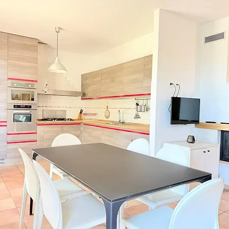 C018 - Camerano, Trilocale Con Giardino E Parcheggio Апартаменты