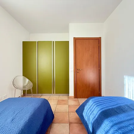 C018 - Camerano, Trilocale Con Giardino E Parcheggio קמראנו
