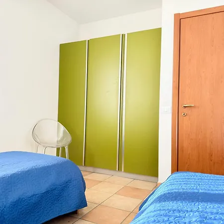 C018 - Camerano, Trilocale Con Giardino E Parcheggio דירה
