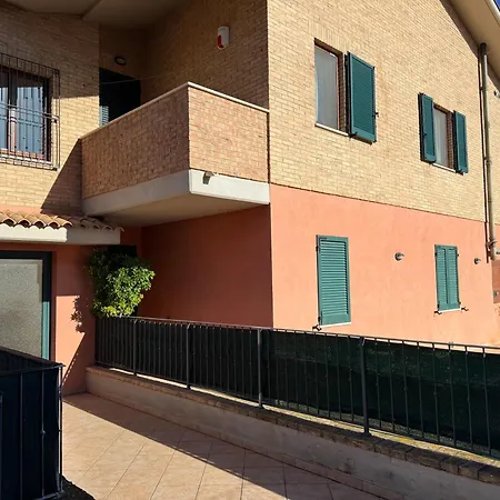 C018 - Camerano, Trilocale Con Giardino E Parcheggio *